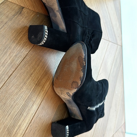 Michael Kors black suede booties, size 8,5, 2,5 inches heel (inside) - Picture 5 of 5